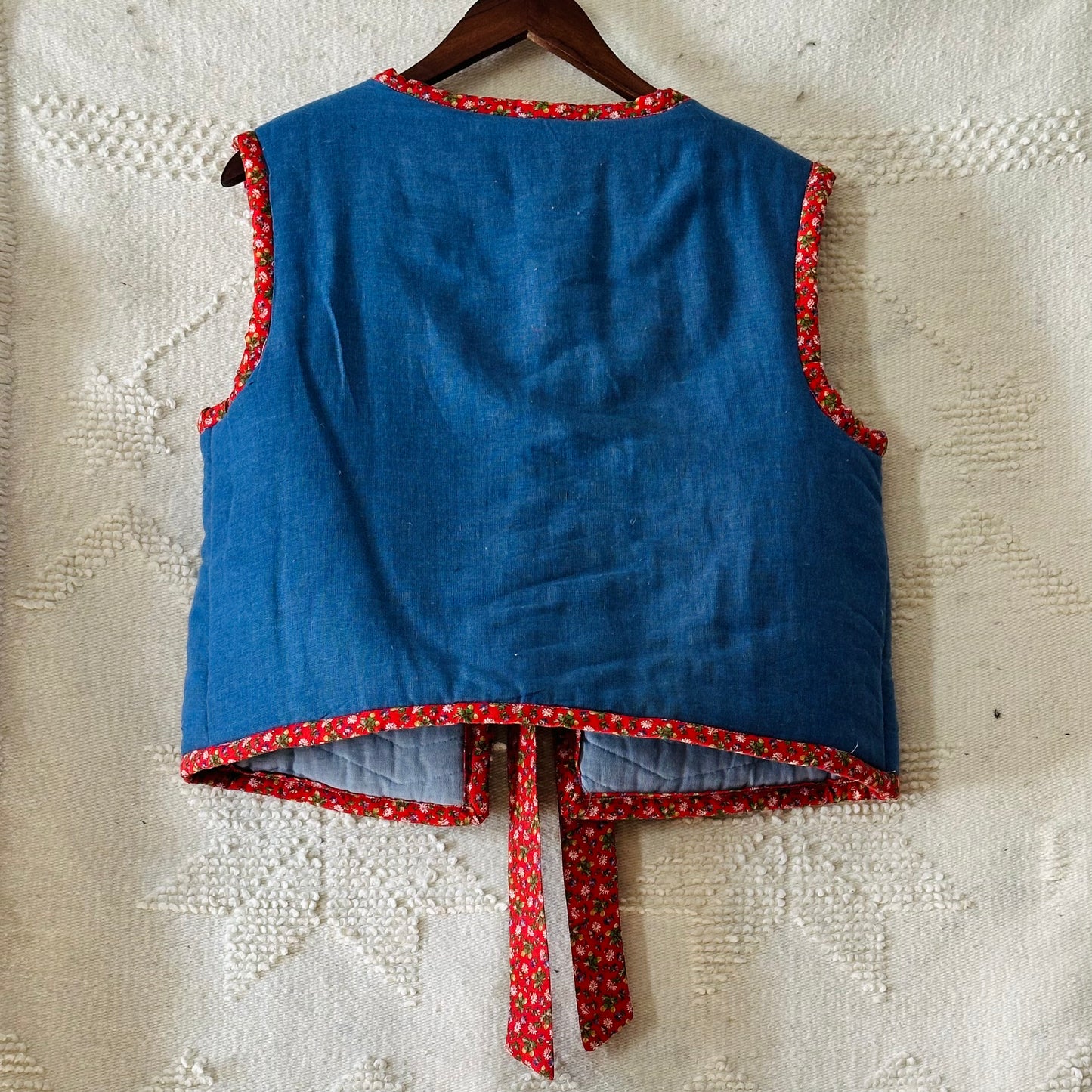 M/L Vestige Bow Vest - Dreamin'