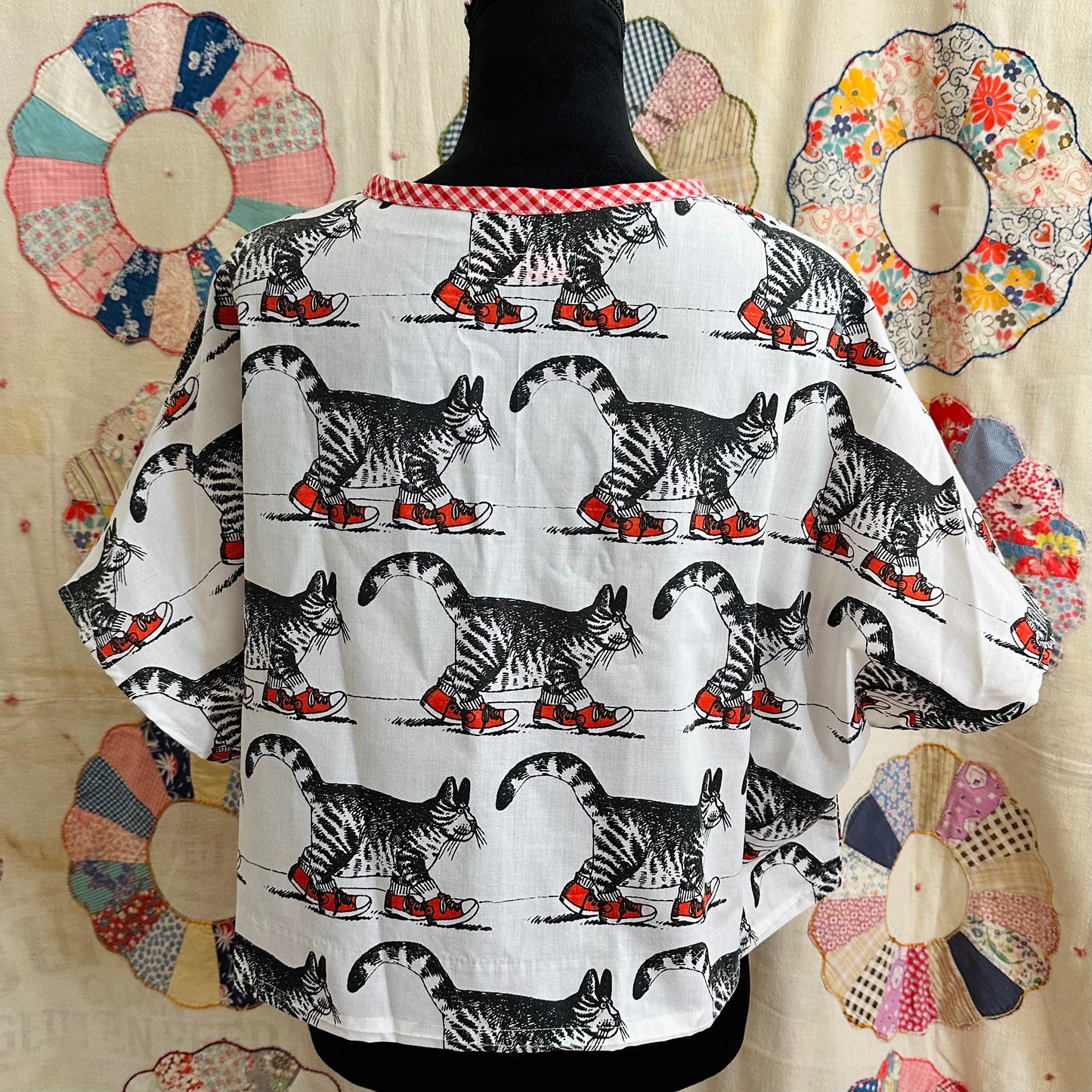 Large/XL Cropped Cat Tee